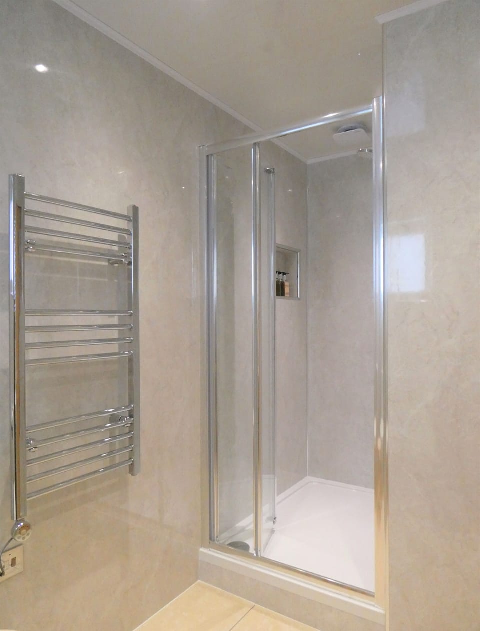 Double Room, Garden View, Annex Building | Bathroom | Shower, free toiletries, hair dryer, towels