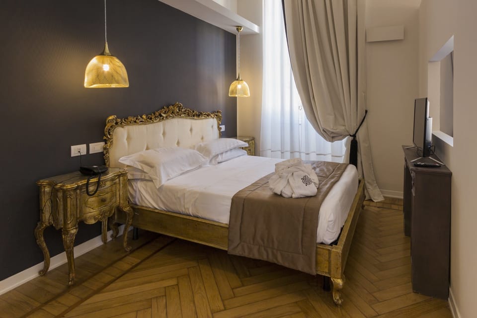 Suite | Down comforters, minibar, in-room safe, individually furnished