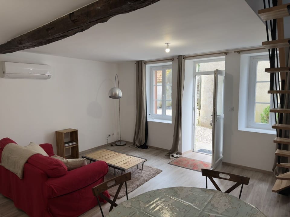 Basic Room (Les Temps Perdus) | Lobby