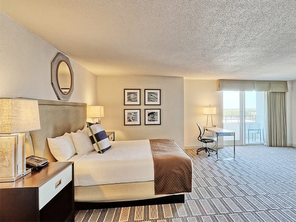 Pillowtop beds, in-room safe, desk, blackout drapes