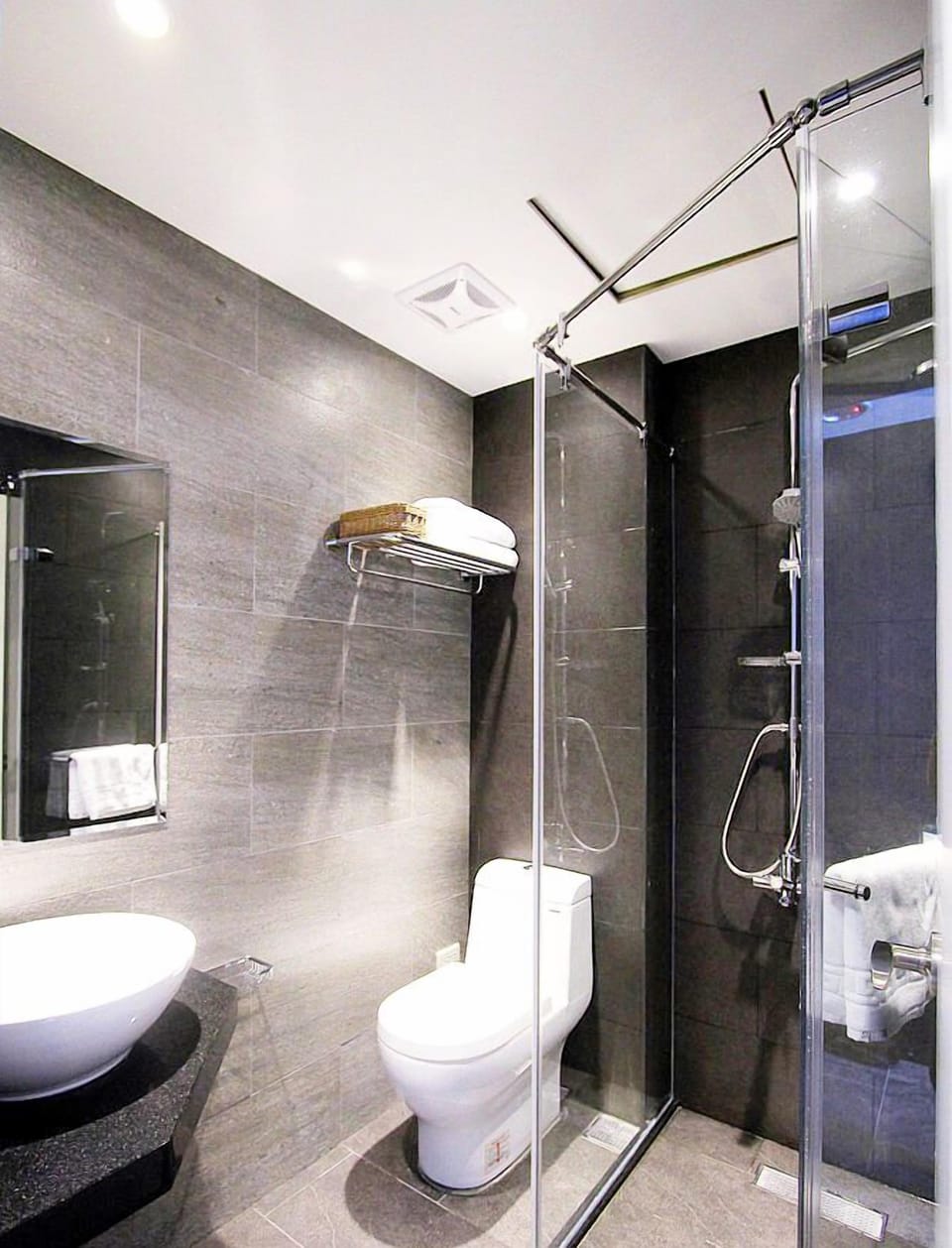 Standard Double Room, 1 Queen Bed | Bathroom | Shower, hair dryer, slippers, towels