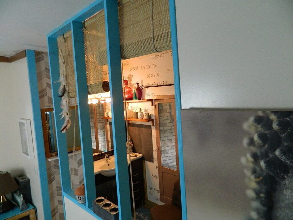 Double Room (Bleue) | Bathroom | Hair dryer, towels, soap, toilet paper