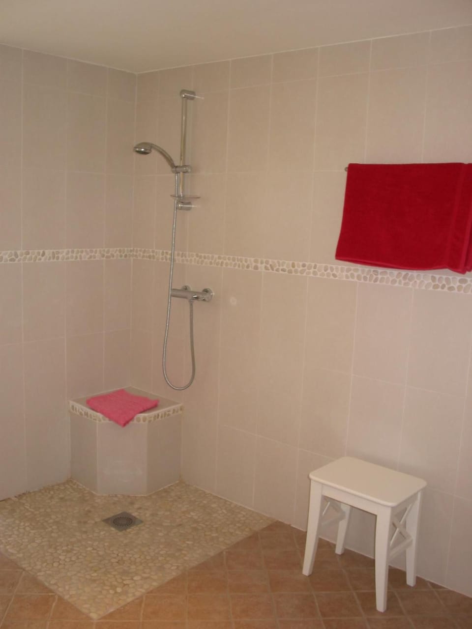 Shower, deep soaking tub, eco-friendly toiletries, hair dryer