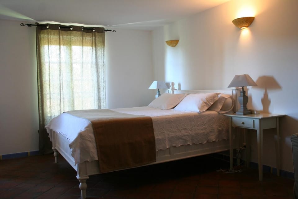 Minibar, in-room safe, soundproofing, free WiFi