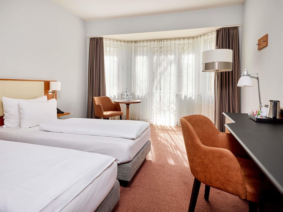 Standard Room, 2 Twin Beds | Hypo-allergenic bedding, in-room safe, desk, laptop workspace