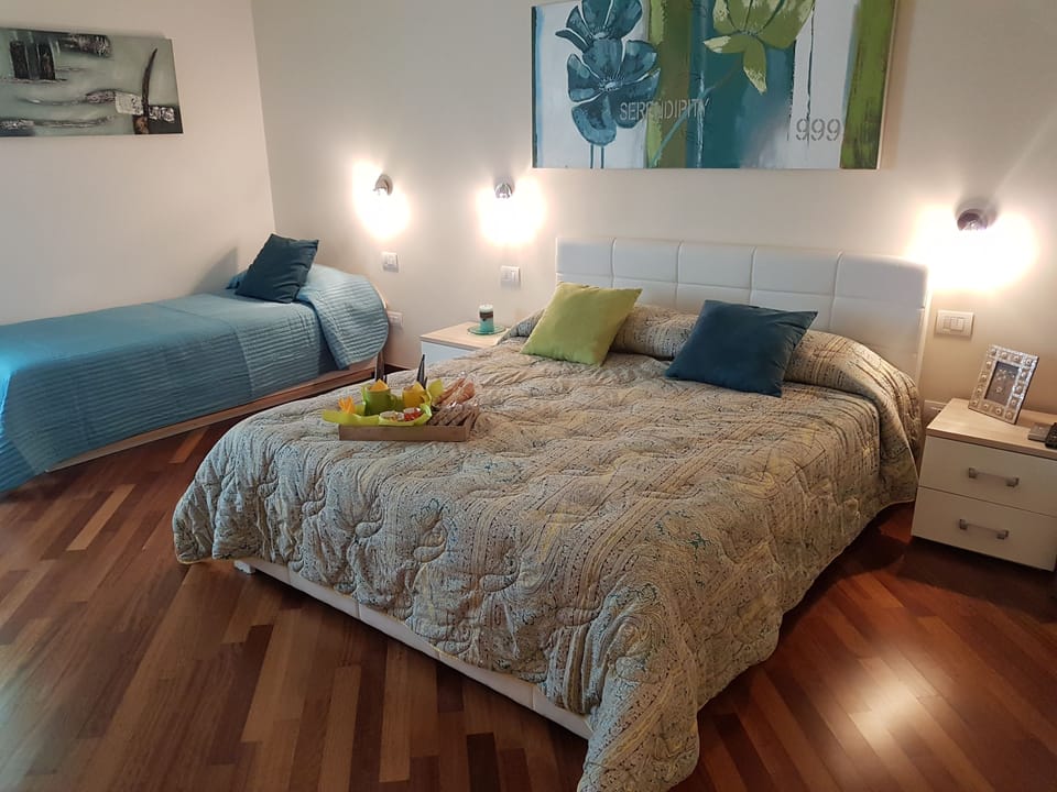Elite Room | Premium bedding, desk, iron/ironing board, free WiFi