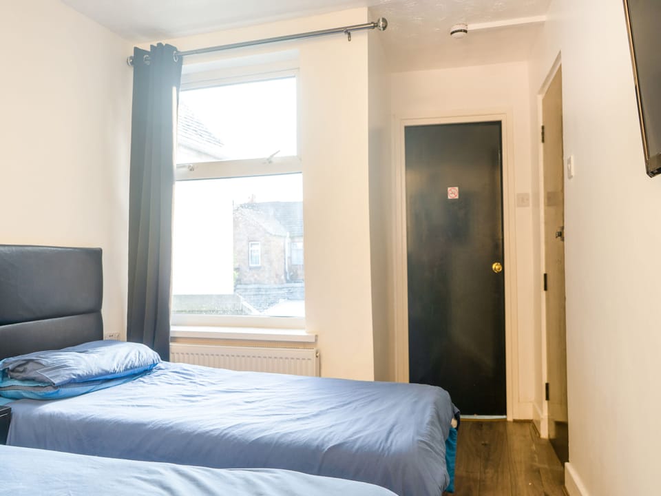 Standard Twin Room, 2 Twin Beds | 1 bedroom, desk, laptop workspace, iron/ironing board