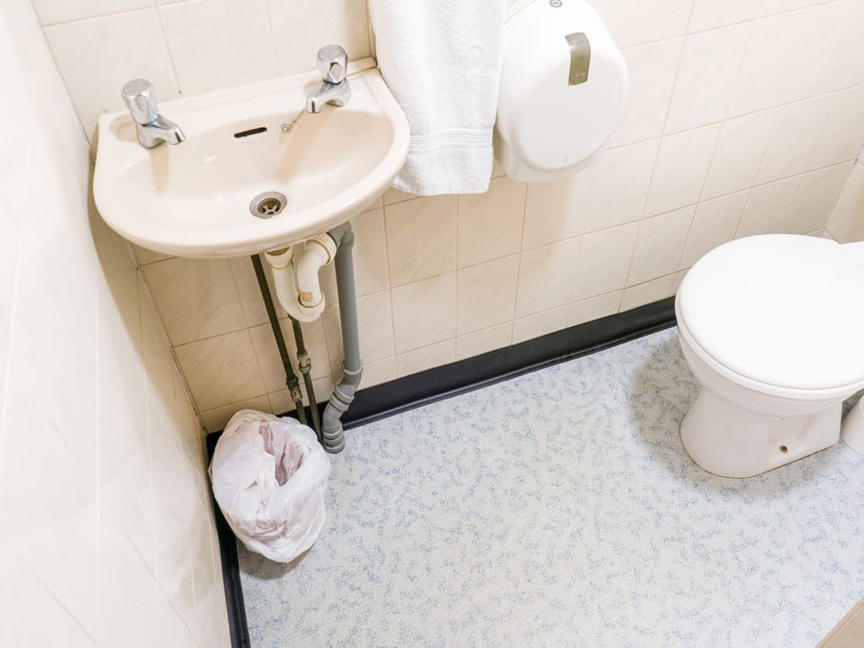 Standard Single Room, 1 Twin Bed | Bathroom | Shower, hair dryer