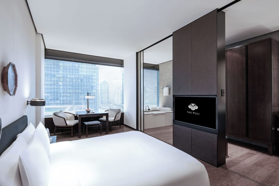 Deluxe Room, 1 King Bed | 1 bedroom, premium bedding, down comforters, Tempur-Pedic beds