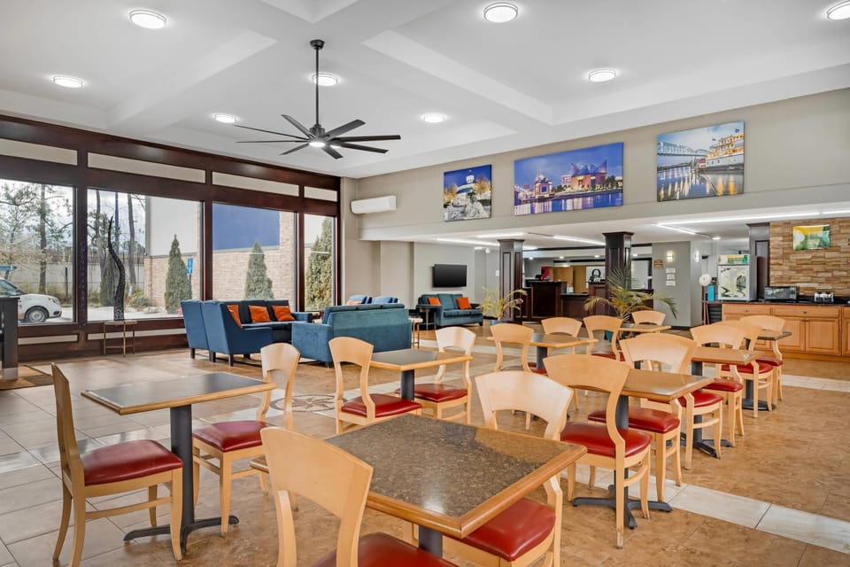Free daily continental breakfast