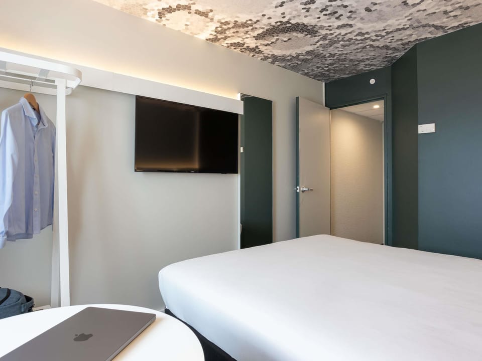 Standard Double Room, 1 Double Bed | Hypo-allergenic bedding, desk, blackout drapes, soundproofing