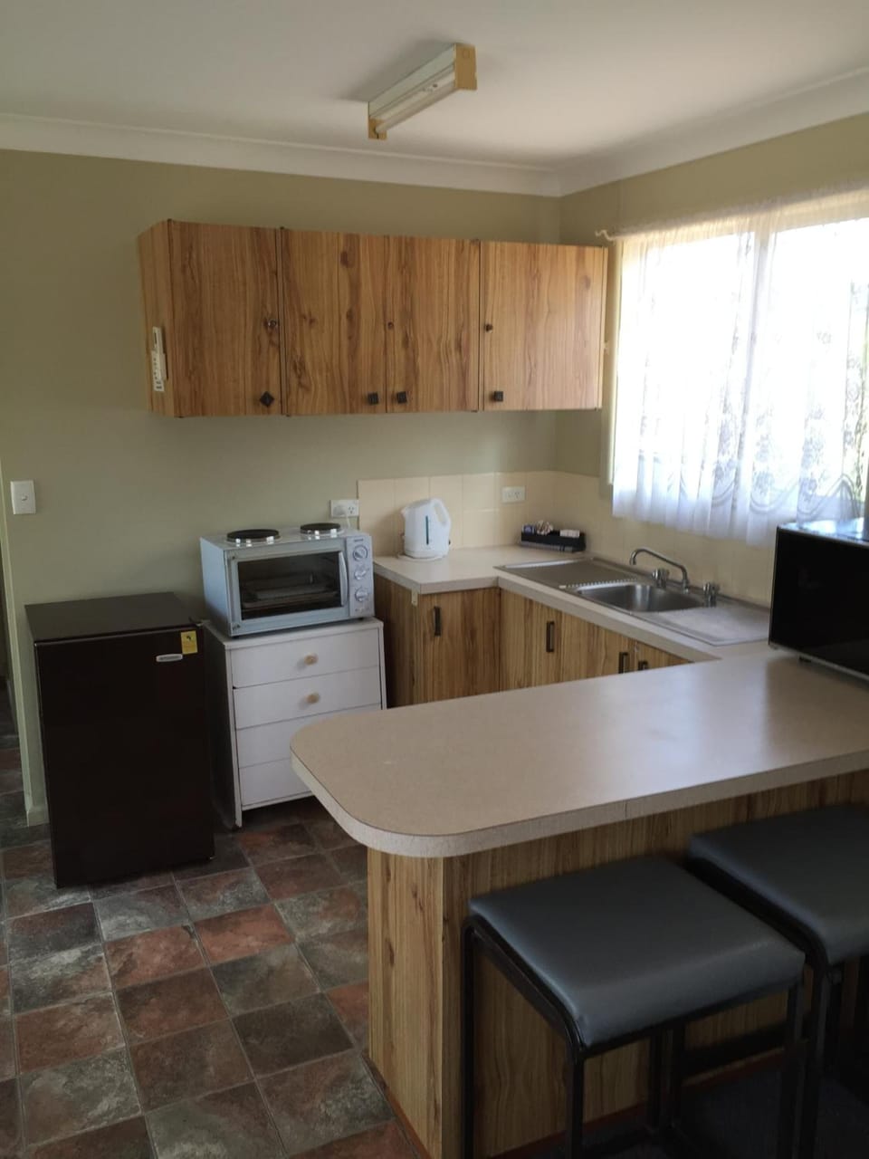 Coffee/tea maker, fridge, microwave