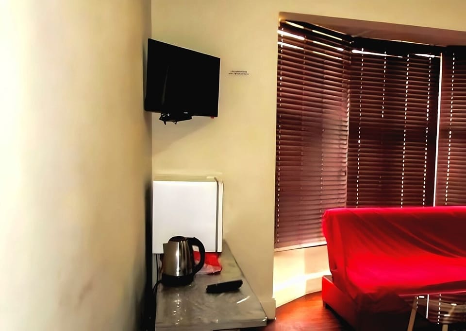Luxury Triple Room, 1 Bedroom, Ensuite | Premium bedding, individually decorated, individually furnished, desk