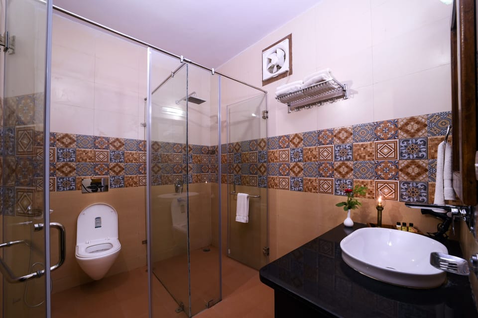 Deluxe Room, 1 Bedroom, Refrigerator, Garden View | Bathroom | Shower, hydromassage showerhead, free toiletries, hair dryer