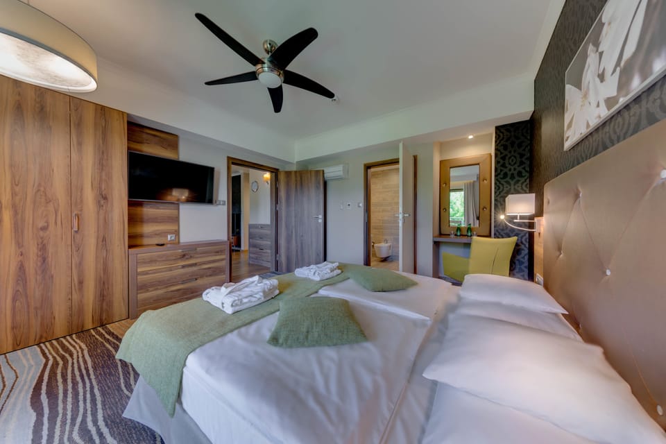Deluxe Suite | In-room safe, desk, soundproofing, free WiFi