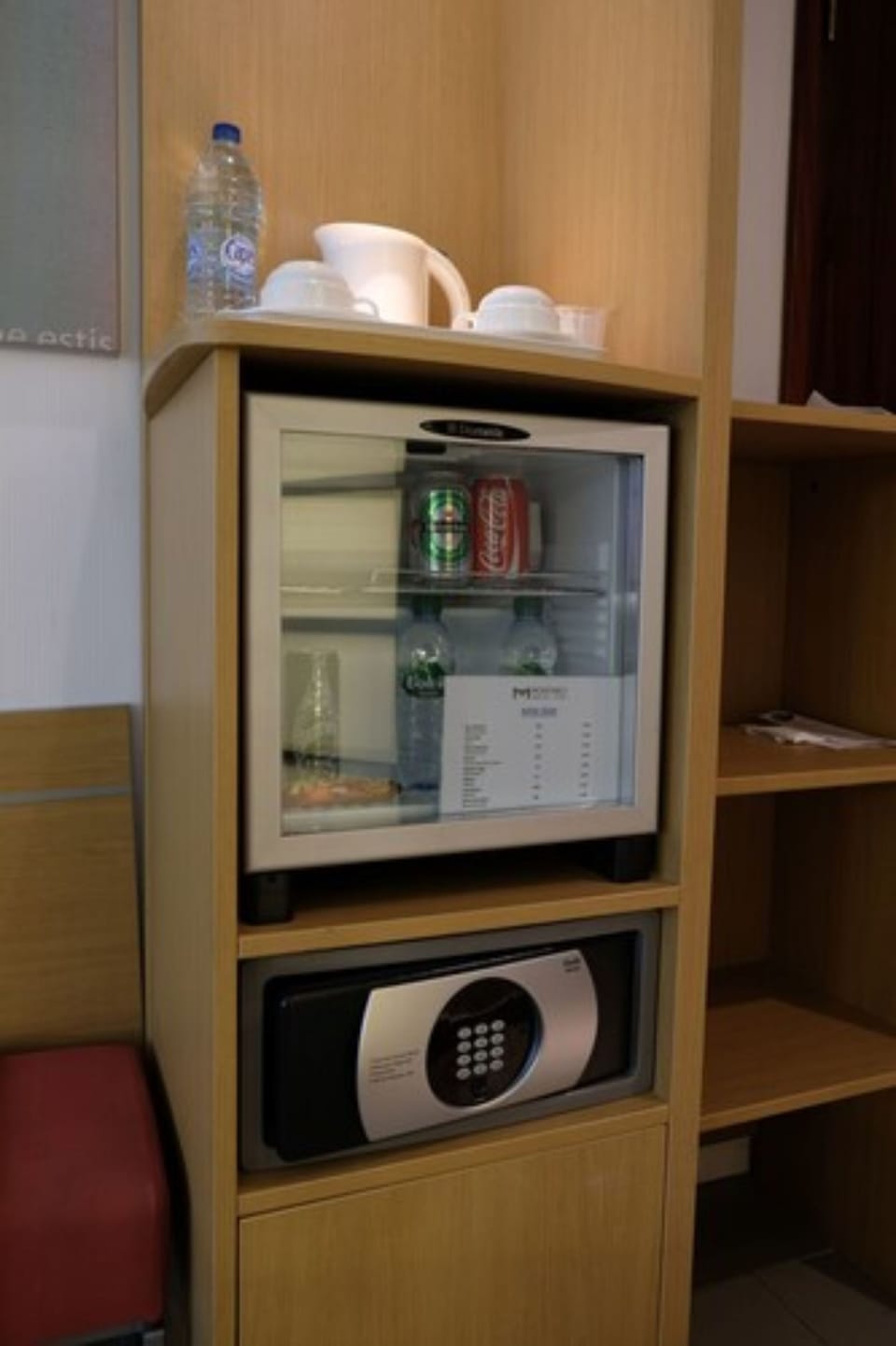 Family Room | Minibar, in-room safe, desk, blackout drapes