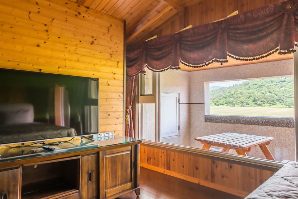 Deluxe Loft, Balcony, Mountain View | Property grounds