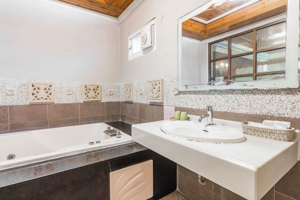 Honeymoon Double Room, Jetted Tub, Mountain View | Property grounds