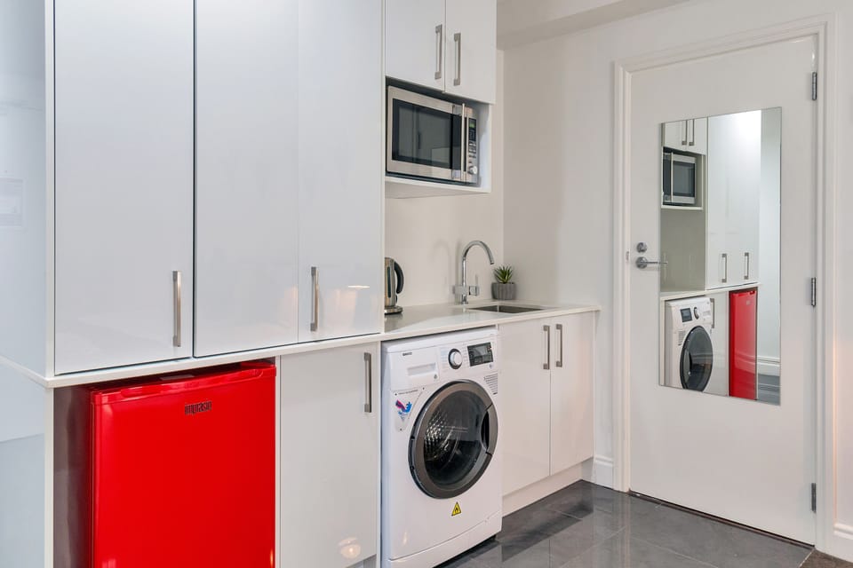 Studio (Lil' Haven) | Desk, iron/ironing board, free WiFi, bed sheets