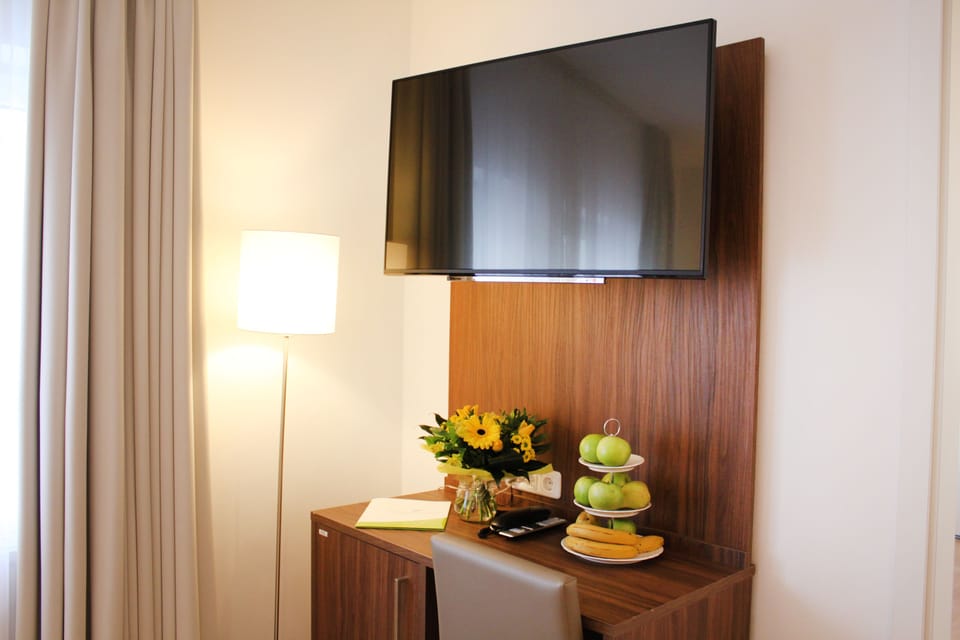 Family Room | Minibar, desk, soundproofing, iron/ironing board