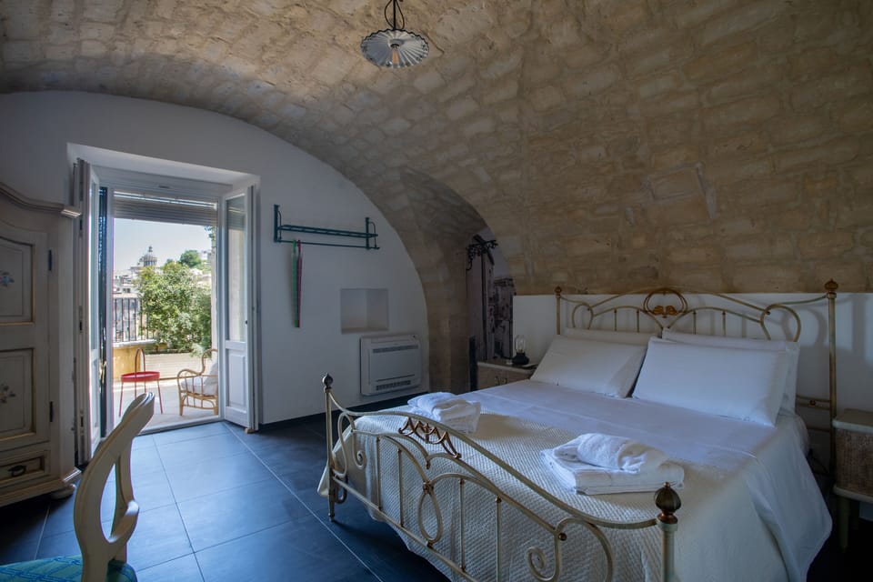 Classic Double Room | Desk, free WiFi, bed sheets