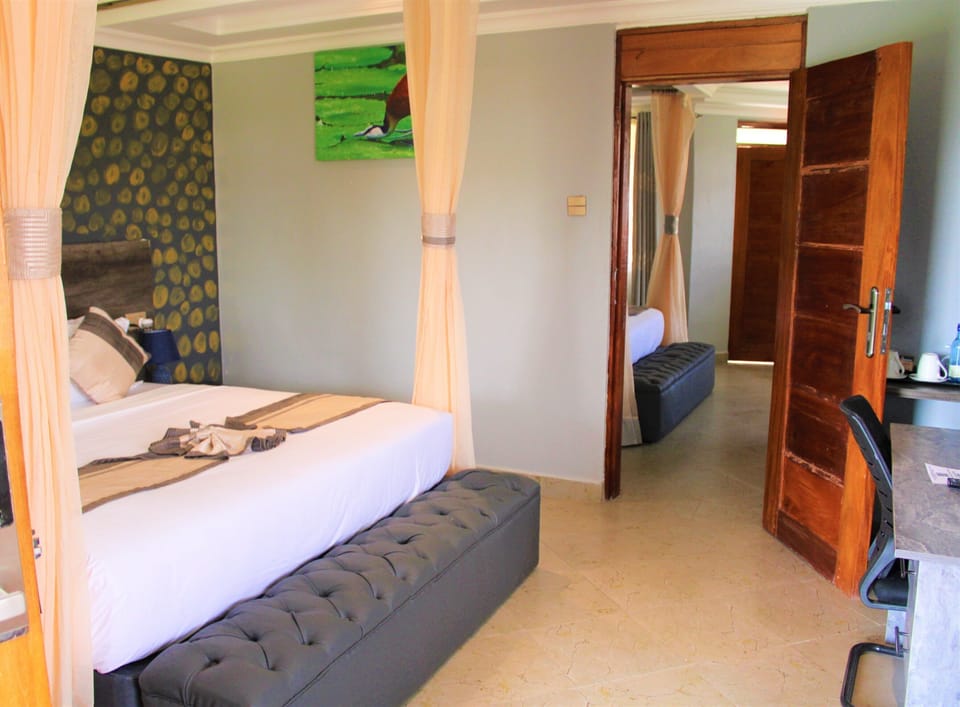 Family Cottage, 2 Bedrooms | In-room safe, desk, laptop workspace, soundproofing