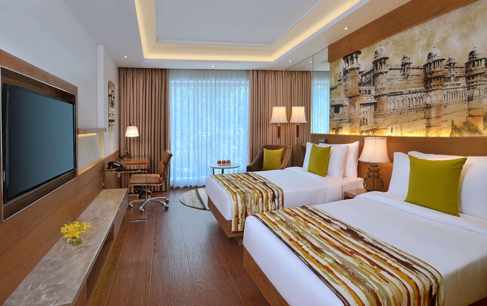 Superior Room | Minibar, in-room safe, desk, laptop workspace
