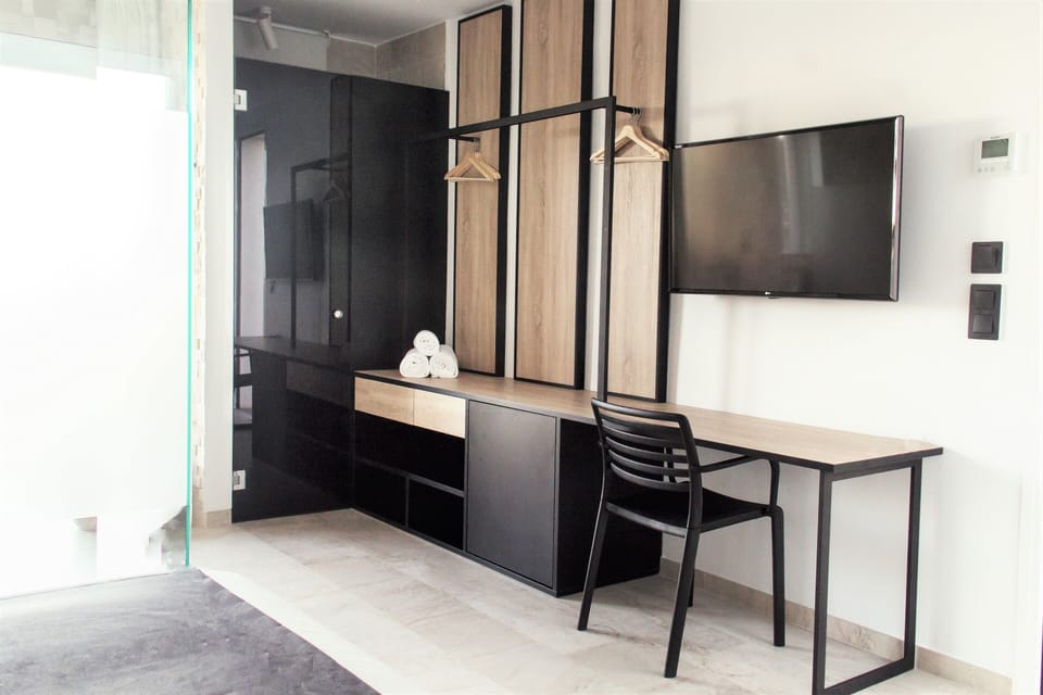 Double Room, Terrace, Sea View | Blackout drapes, soundproofing, WiFi (free), bed sheets