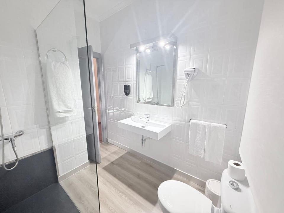 Deep soaking tub, free toiletries, hair dryer, towels