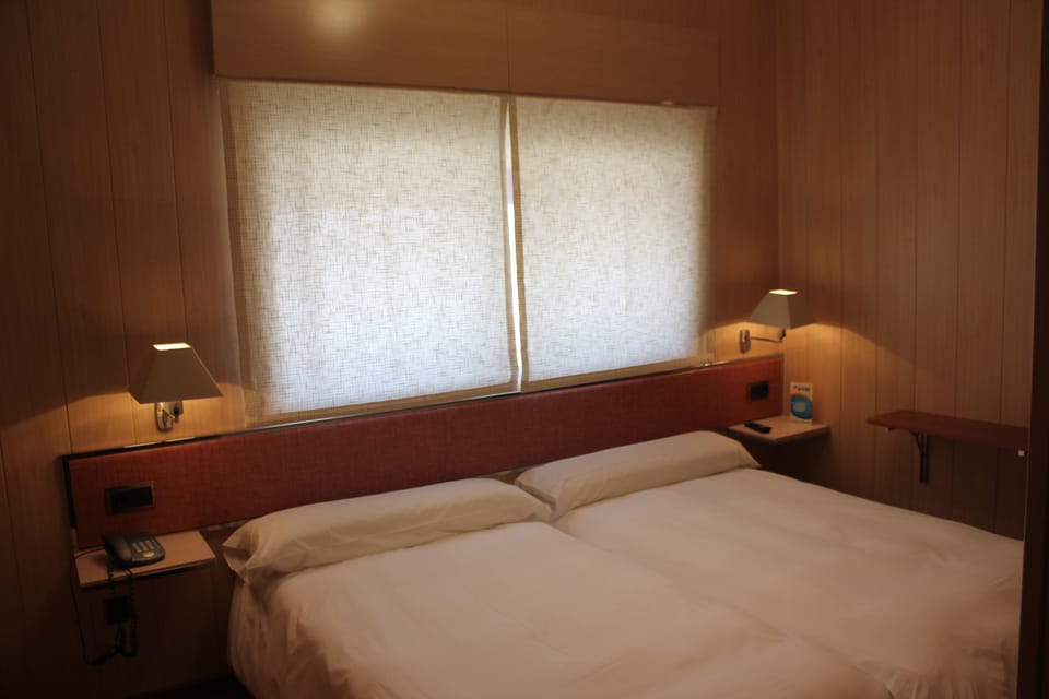 Iron/ironing board, cribs (surcharge), WiFi (free), bed sheets