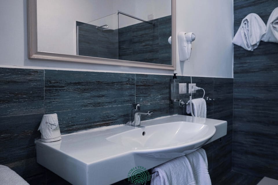 Junior Suite, Sea View | Bathroom | Free toiletries, hair dryer, bidet, towels