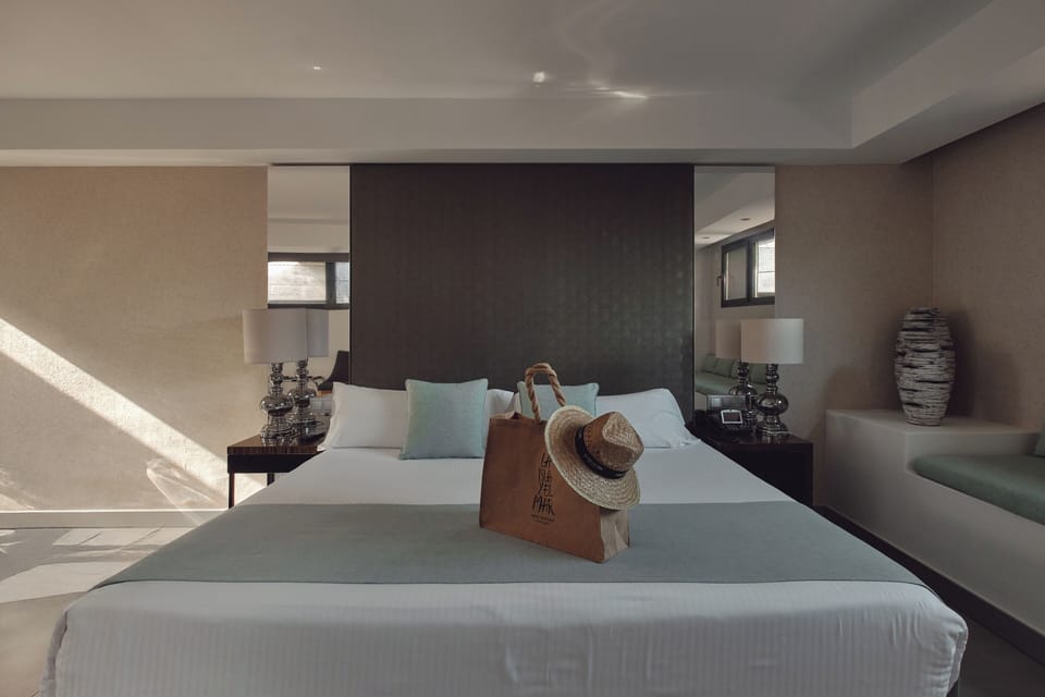 Premium Loft, 1 King Bed | 1 bedroom, premium bedding, down comforters, minibar (some free items)