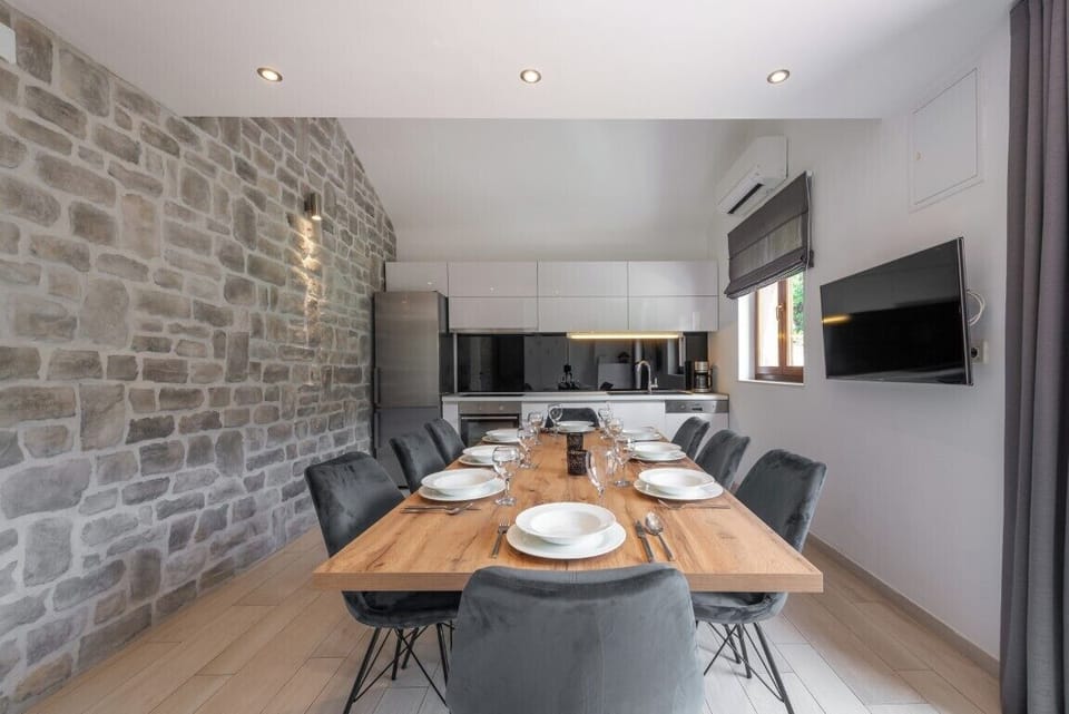 80-cm plasma TV with satellite channels, TV, video-game console