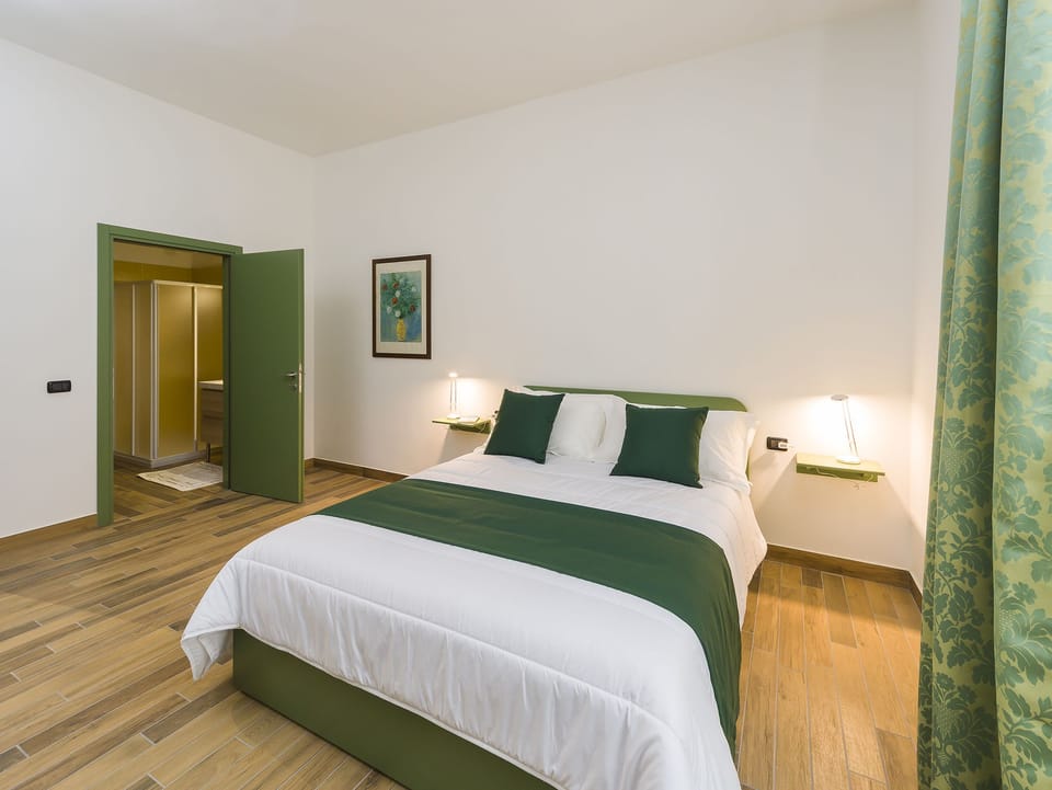 Double Room, Non Smoking, Private Bathroom | Desk, rollaway beds, free WiFi, bed sheets