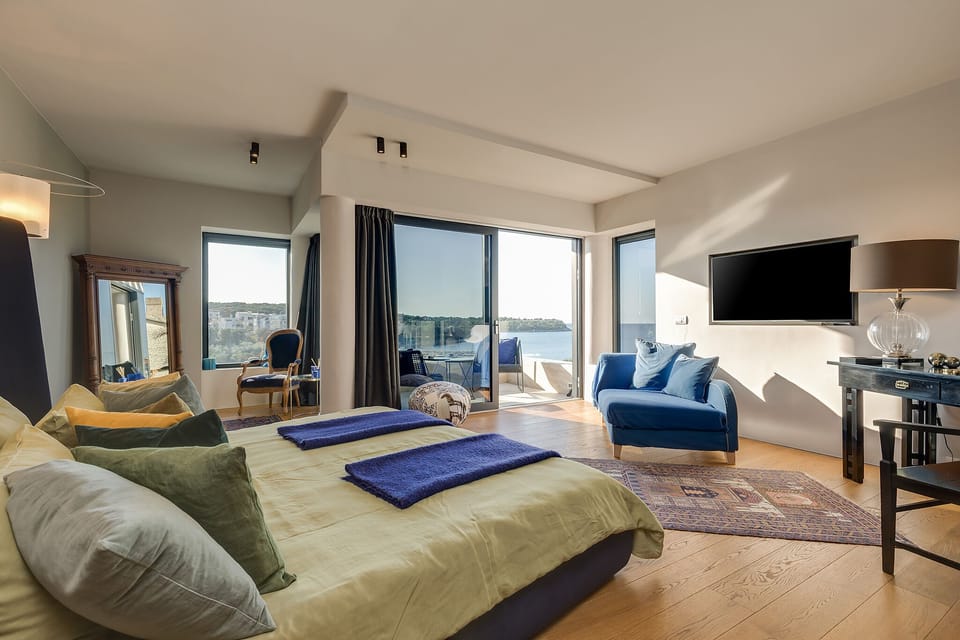 Deluxe Suite, Sea View | Premium bedding, down comforters, memory foam beds, minibar