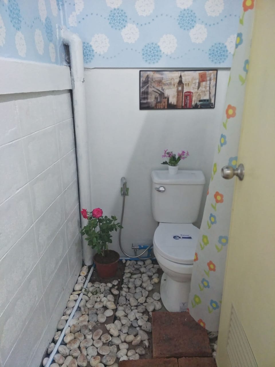 Mixed Dormitory for 12 | Bathroom | Free toiletries, slippers, towels