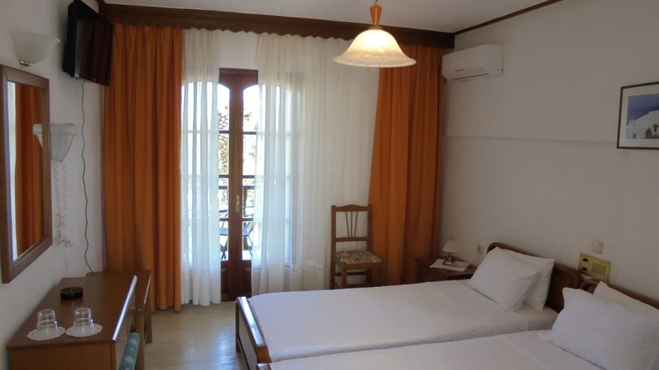Economy Twin Room, Garden View | Desk, blackout drapes, soundproofing, free WiFi