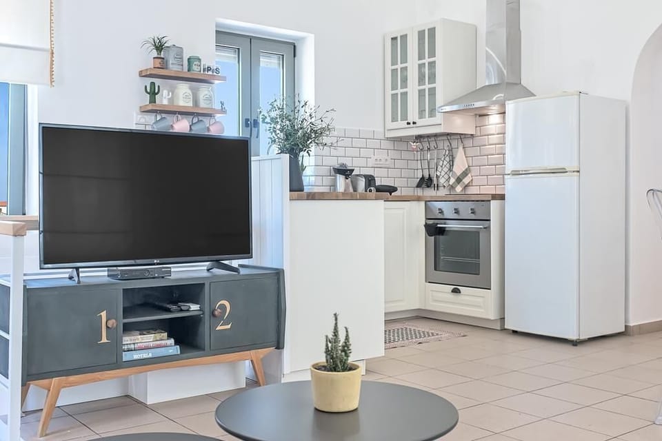 House, 3 Bedrooms | Private kitchen | Full-size fridge, oven, stovetop, coffee/tea maker
