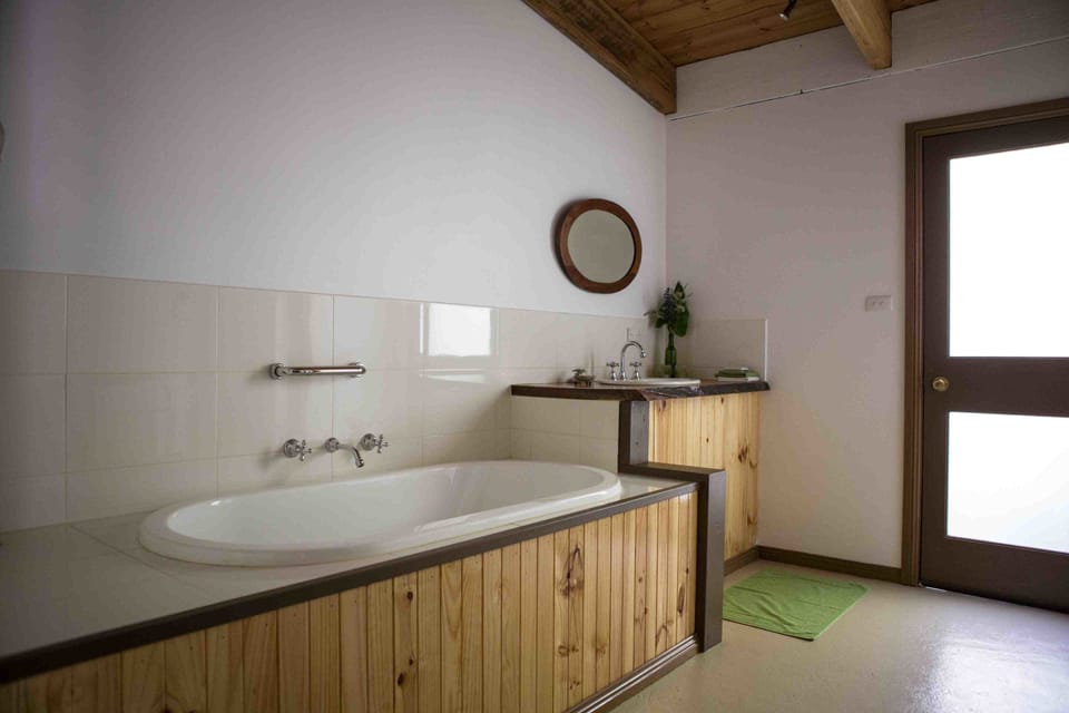Room Mt Donna Buang | Bathroom | Separate tub and shower, deep soaking tub, free toiletries, hair dryer