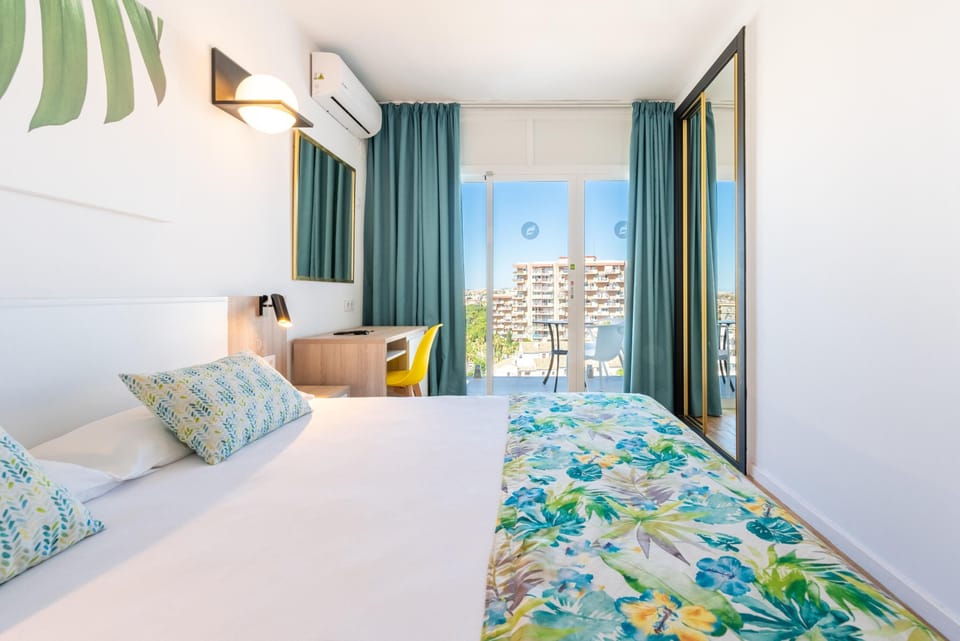 Desk, blackout drapes, free WiFi, bed sheets