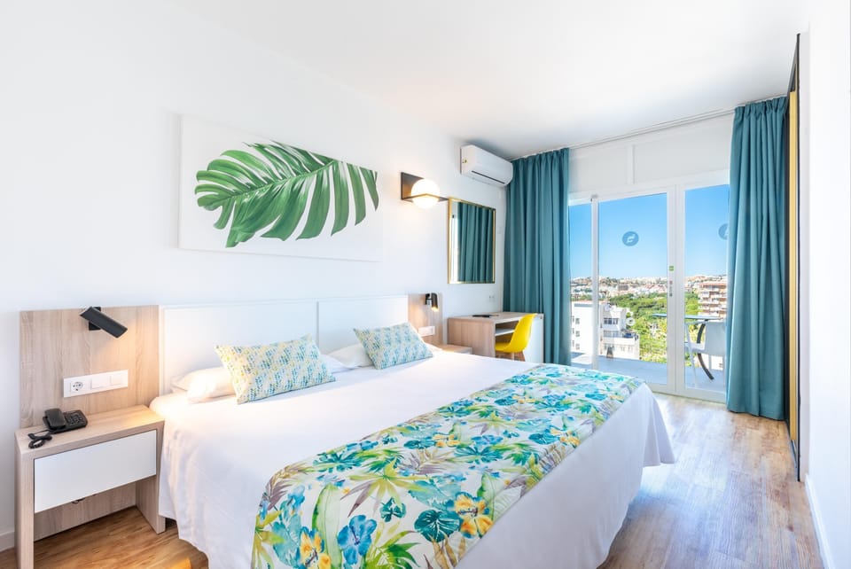 Desk, blackout drapes, free WiFi, bed sheets