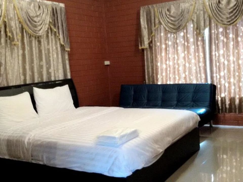 Standard Double Room | Desk, blackout drapes, free WiFi