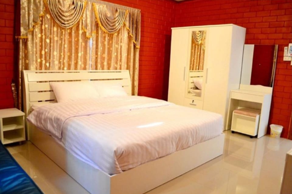 Standard Double Room | Desk, blackout drapes, free WiFi
