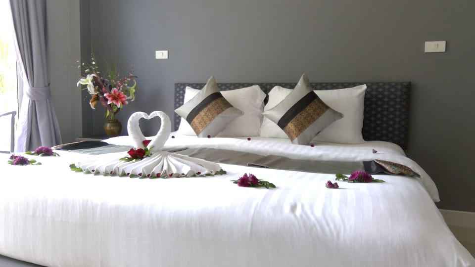 Standard Double Room | Minibar, in-room safe, desk, blackout drapes