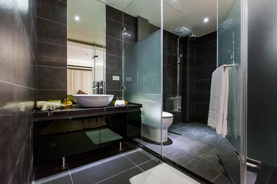 Exclusive Double Room, 1 Queen Bed | Bathroom | Shower, hair dryer, towels