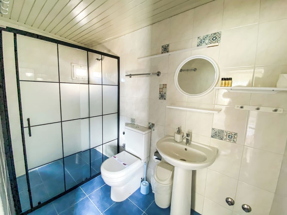 Exclusive Room, Balcony | Bathroom | Shower, eco-friendly toiletries, hair dryer, slippers