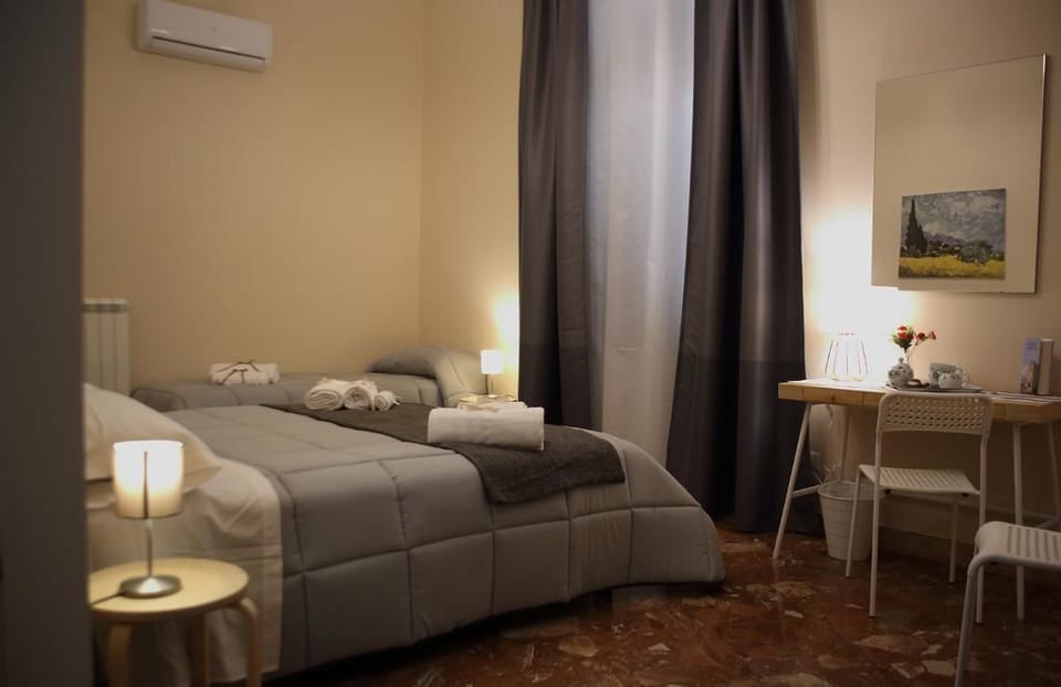 Triple Room | Desk, soundproofing, rollaway beds, free WiFi