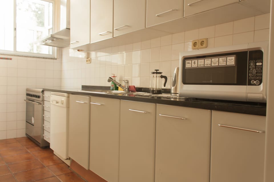House, 4 Bedrooms | Private kitchen | Fridge, microwave, coffee/tea maker, highchair