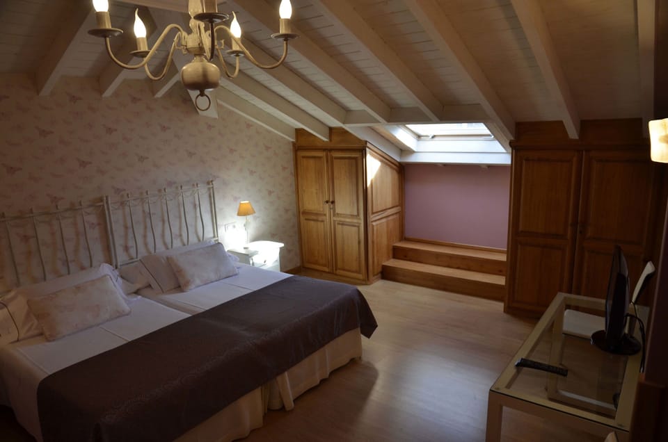 Desk, laptop workspace, free WiFi, bed sheets
