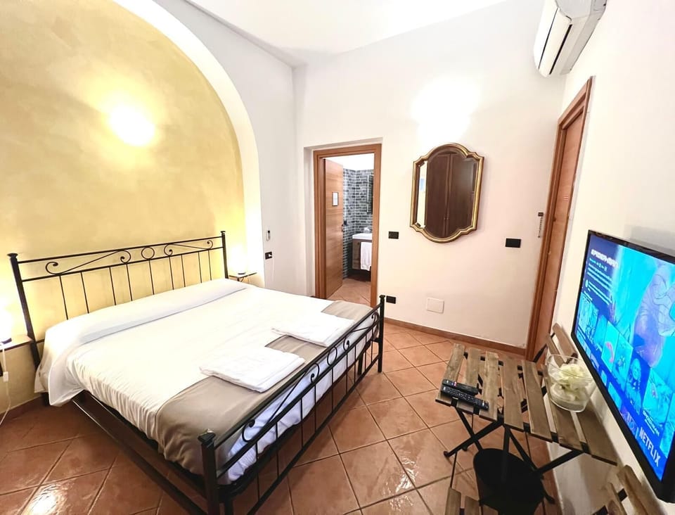 Double Room (Giglio) | Egyptian cotton sheets, premium bedding, down comforters